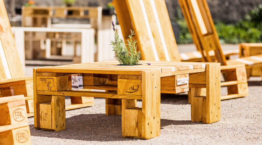 Sitzmomente aus Paletten EventAttraktion.de